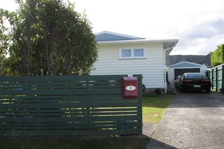 Photo of property in 3 Kew Grove, Wainuiomata, Lower Hutt, 5014