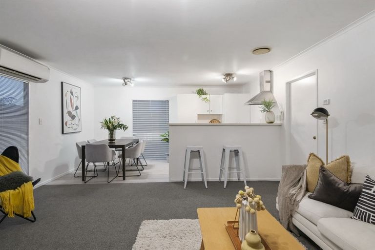 Photo of property in 2 Graham Avenue, Te Atatu Peninsula, Auckland, 0610