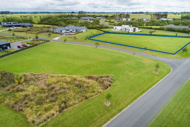 Photo of property in 2 Paterson Lane, Kelvin Grove, 4470