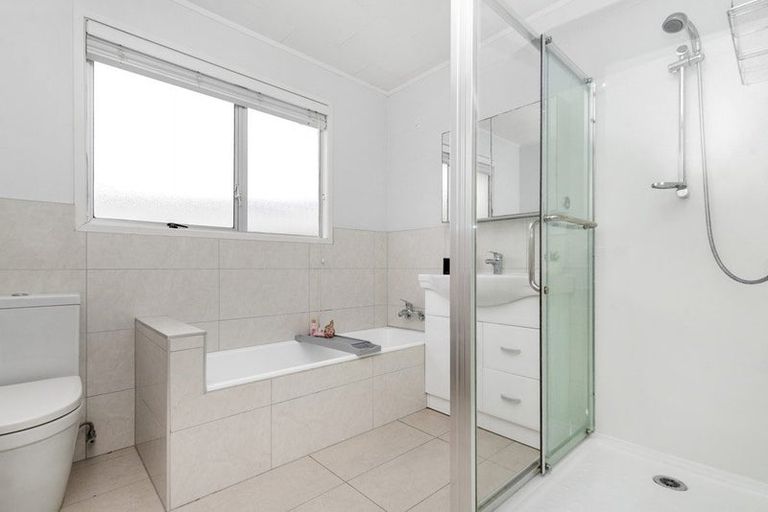 Photo of property in 7 Talmar Place, Massey, Auckland, 0614