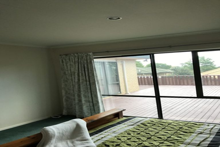 Photo of property in 4 Conacher Close, East Tamaki Heights, Auckland, 2016