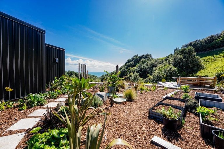 Photo of property in Tapuae, 21 Washer Road, Omata, New Plymouth, 4374