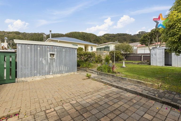 Photo of property in 20 Gardiner Grove, Wainuiomata, Lower Hutt, 5014