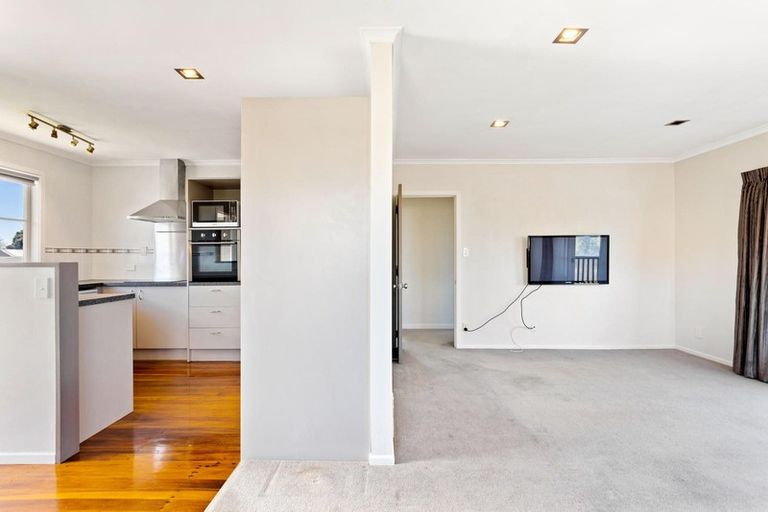 Photo of property in 9 Stokes Avenue, Te Atatu Peninsula, Auckland, 0610
