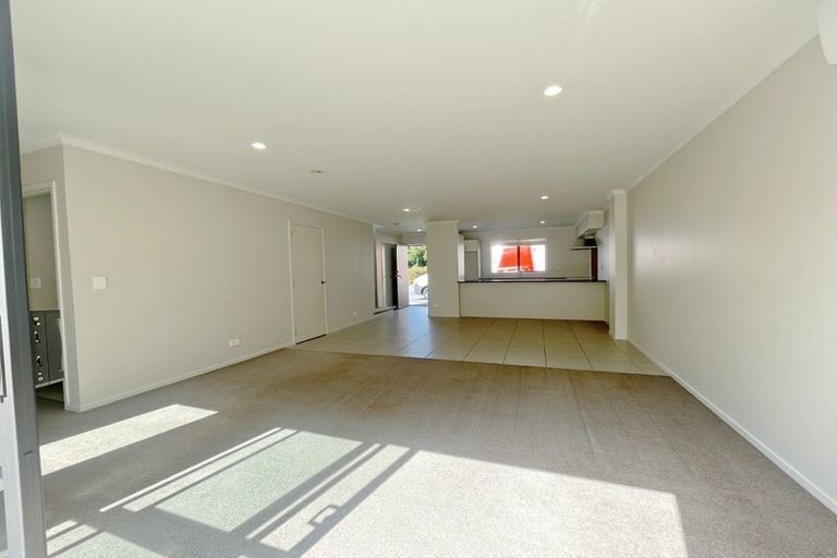 Photo of property in 12 Akeake Lane, Manurewa, Auckland, 2102