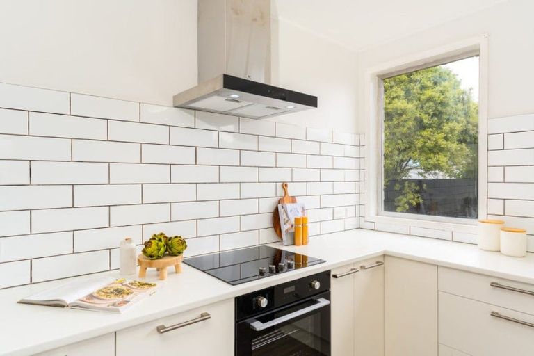 Photo of property in 5a Sequoia Place, Maoribank, Upper Hutt, 5018