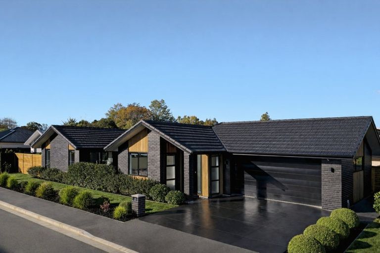 Photo of property in 2 Graeme Cooper Lane, Avonhead, Christchurch, 8042