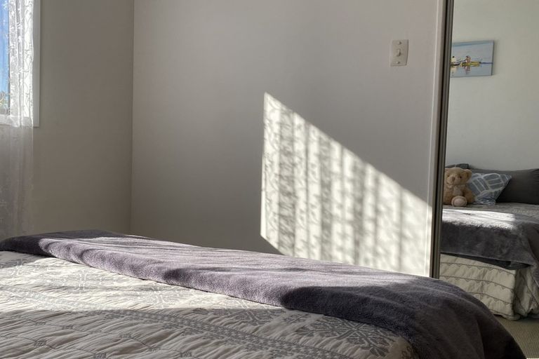 Photo of property in 16 Quincey Place, Massey, Auckland, 0614