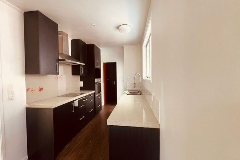 Photo of property in 8 Glucina Place, Glen Eden, Auckland, 0602