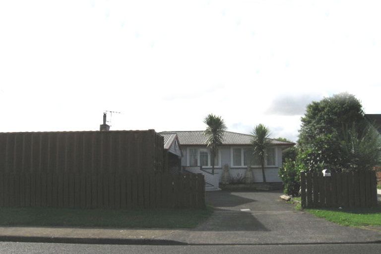 Photo of property in 1 Stokes Avenue, Te Atatu Peninsula, Auckland, 0610