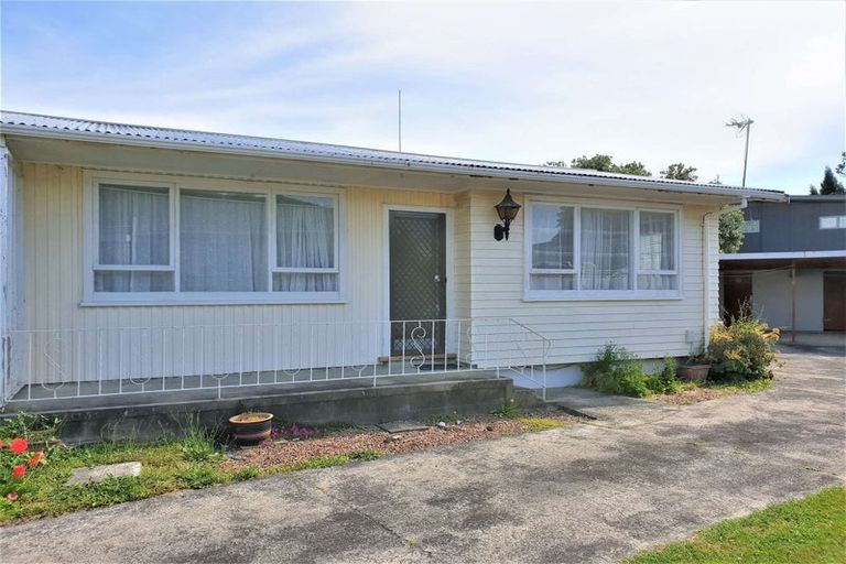 Photo of property in 2/4 Kaumatua Place, Te Atatu Peninsula, Auckland, 0610