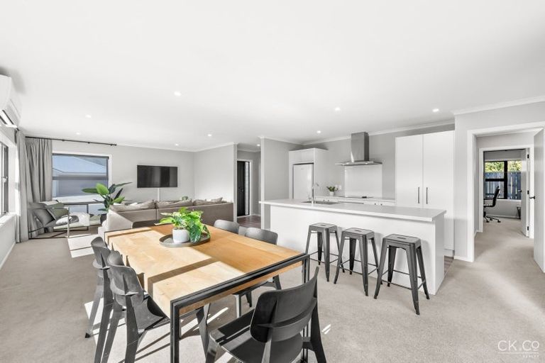 Photo of property in 7 Te Awa Rere Grove, Stokes Valley, Lower Hutt, 5019