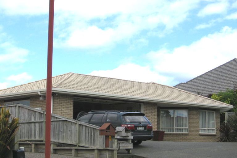 Photo of property in 14 Rosebay Rise, Henderson, Auckland, 0610