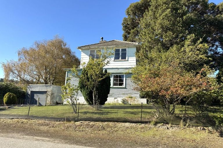 Photo of property in 1 Market Street, Kaitangata, 9210