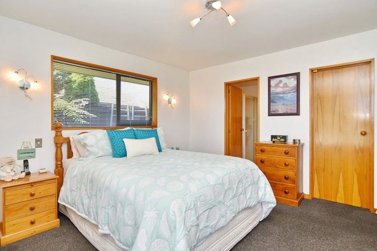 Photo of property in 11 Amdale Avenue, Broomfield, Christchurch, 8042