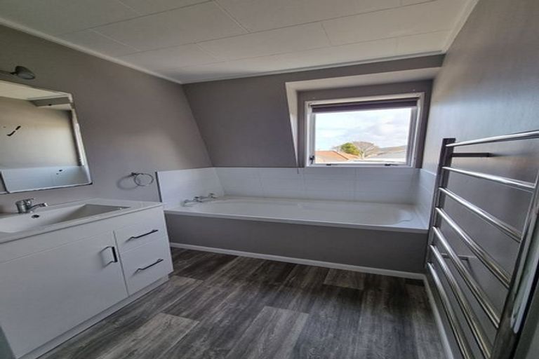 Photo of property in 1/56 Mary Crescent, Elderslea, Upper Hutt, 5018