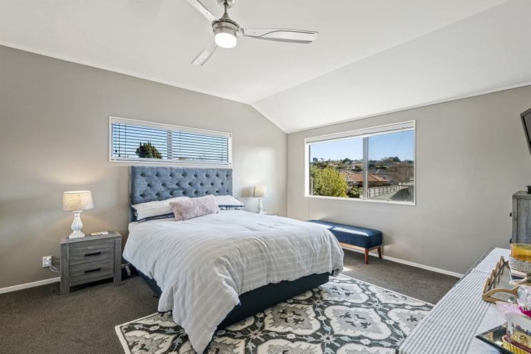 Photo of property in 92b Colwill Road, Massey, Auckland, 0614