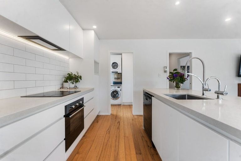 Photo of property in 2 Tyne Road, Forrest Hill, Auckland, 0620