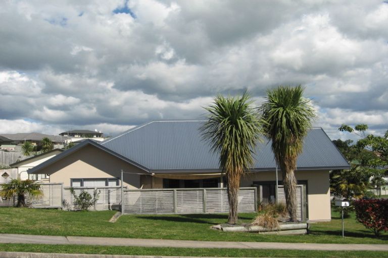 Photo of property in 2 Maddison Place, Welcome Bay, Tauranga, 3112