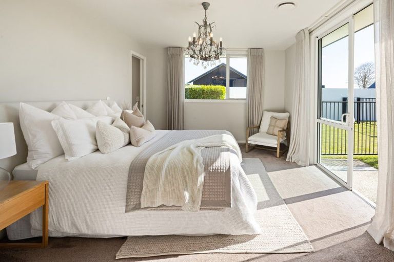 Photo of property in 129 Saint Kilda Road, Cambridge, 3434