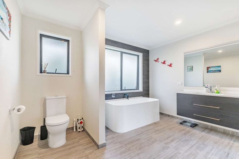 Photo of property in 12 Rehua Place, Waiwhakaiho, New Plymouth, 4312