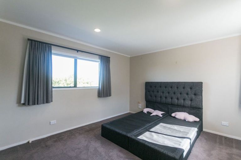 Photo of property in 3 Cairnbrae Court, Northcross, Auckland, 0632