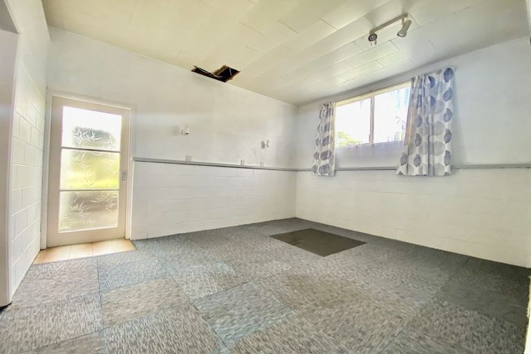 Photo of property in 23 Hazards Road, Weymouth, Auckland, 2103