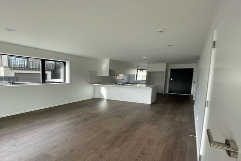 Photo of property in 27/28 Westgate Drive, Westgate, Auckland, 0614