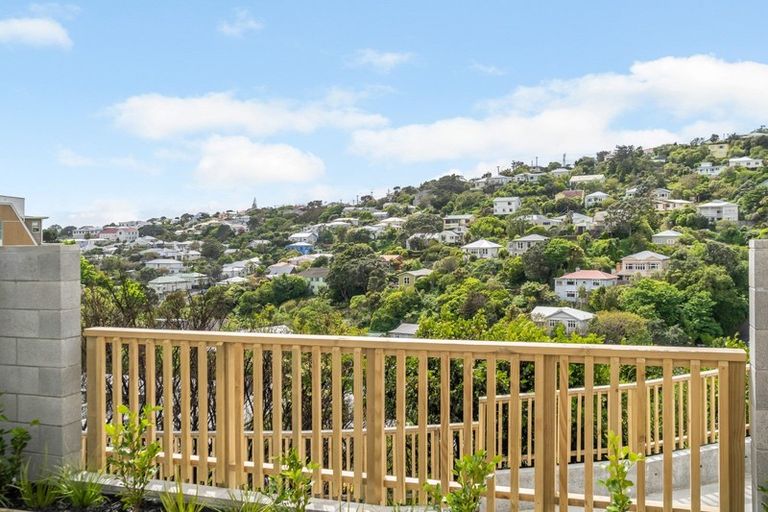 Photo of property in 67u2 Tiketike Way, Brooklyn, Wellington, 6021