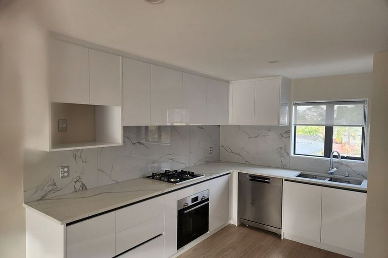 Photo of property in 105 Trias Road, Totara Vale, Auckland, 0629