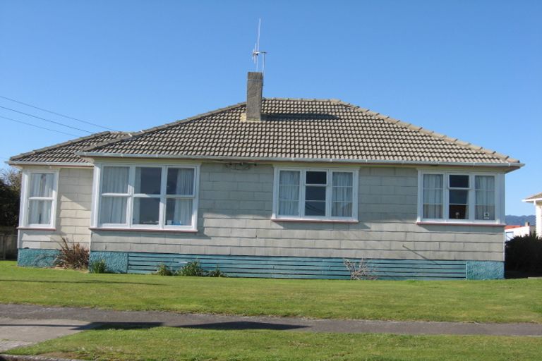 Photo of property in 28 Goldsmith Crescent, Levin, 5510