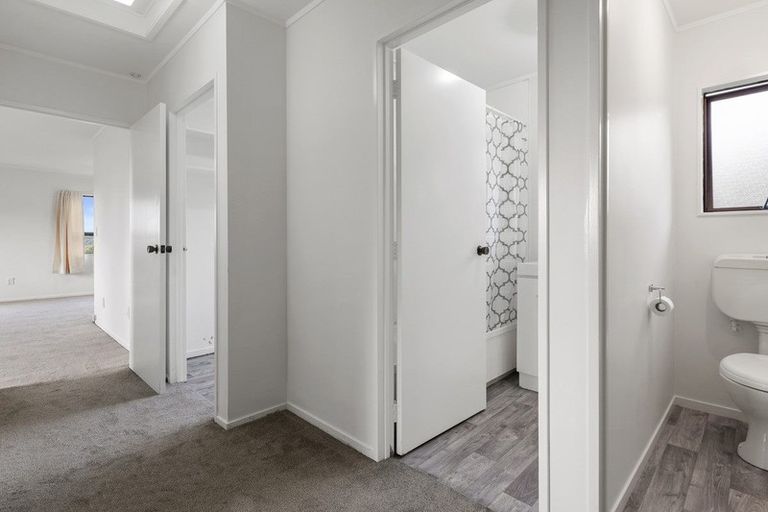 Photo of property in 2/15 Sevilla Place, Unsworth Heights, Auckland, 0632