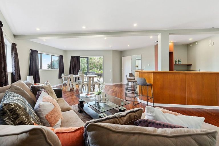 Photo of property in 9 Inverell Way, Seatoun, Wellington, 6022