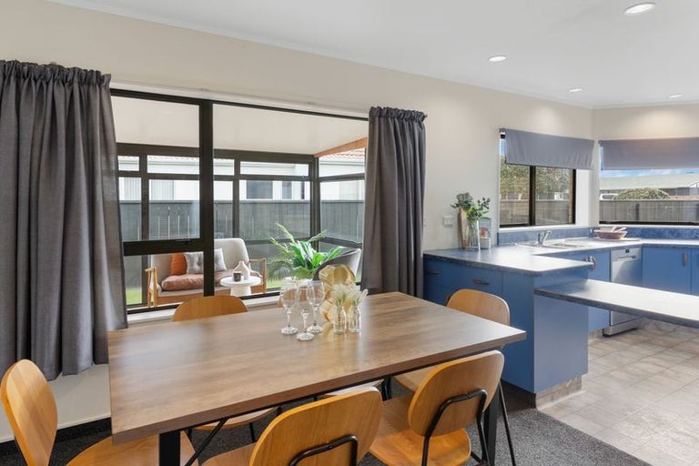 Photo of property in 15a Watson Drive, Paraparaumu Beach, Paraparaumu, 5032