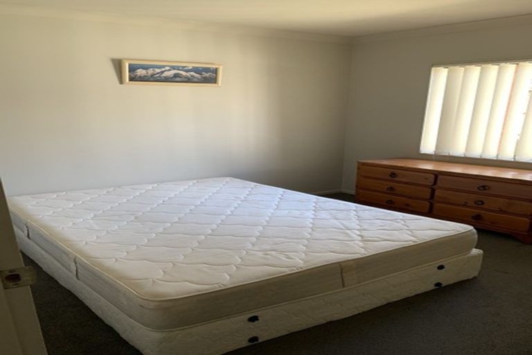 Photo of property in 42 Mandalay Place, Waiuku, 2123