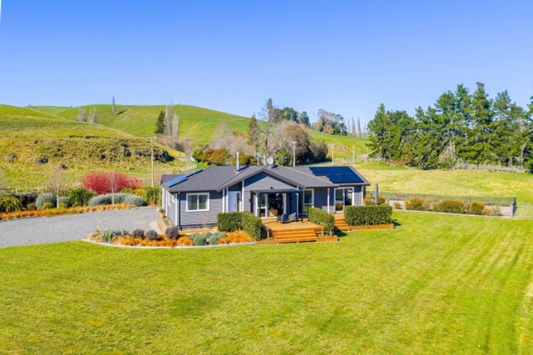 Photo of property in 372 Maharakeke Road, Waipukurau, 4281