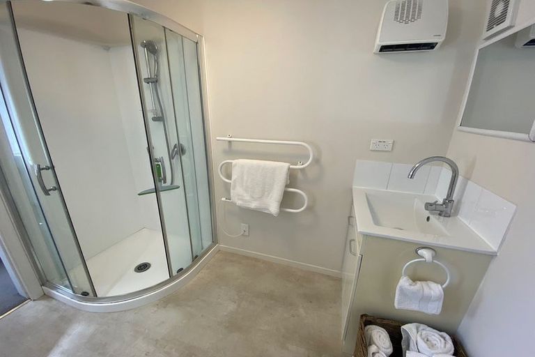 Photo of property in 2 Kopiko Way, Brooklyn, Wellington, 6021