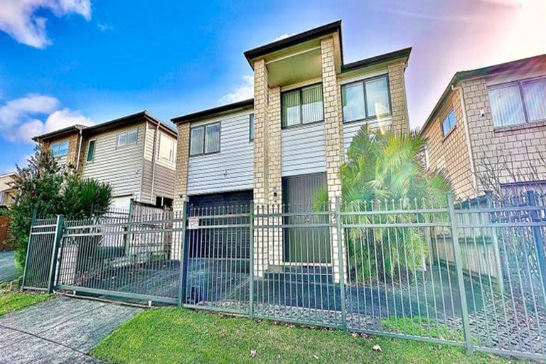 Photo of property in 13 Dunkineely Road, Flat Bush, Auckland, 2019