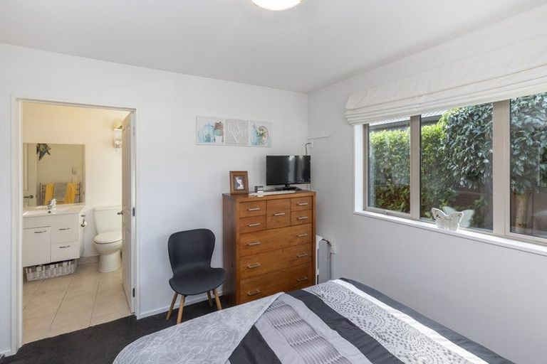 Photo of property in 2/36 Tuckers Road, Redwood, Christchurch, 8051