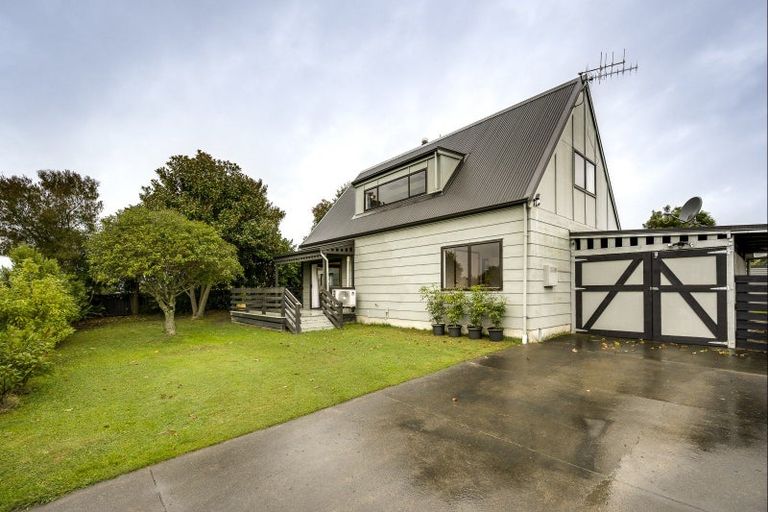 Photo of property in 141 Tait Drive, Greenmeadows, Napier, 4112