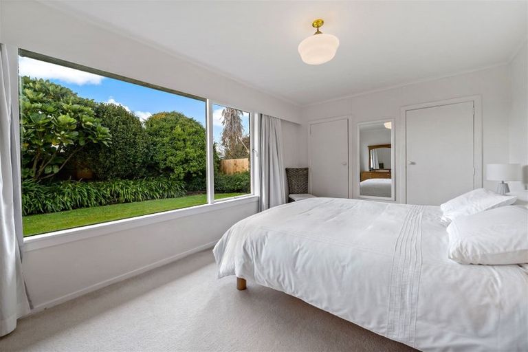 Photo of property in 17 Edgerton Road, Te Atatu Peninsula, Auckland, 0610