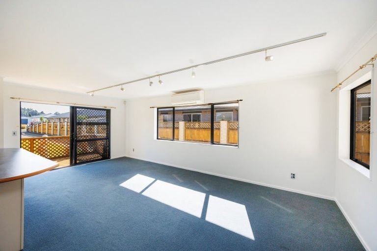 Photo of property in 31-33 Oak Crescent, Ashhurst, 4810