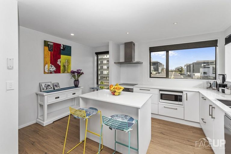 Photo of property in 14 Memorial Park Lane, Hobsonville, Auckland, 0618