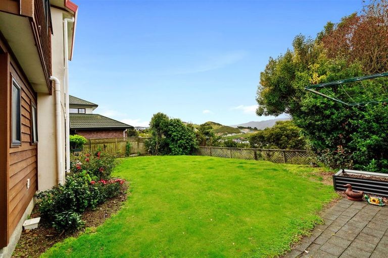 Photo of property in 147 Westchester Drive, Churton Park, Wellington, 6037