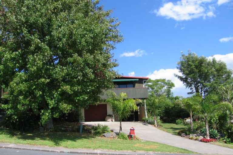 Photo of property in 24 Holt Avenue, Torbay, Auckland, 0630