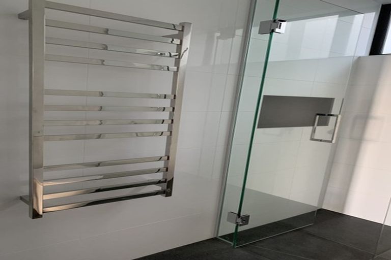 Photo of property in 14 City View Terrace, Birkenhead, Auckland, 0626