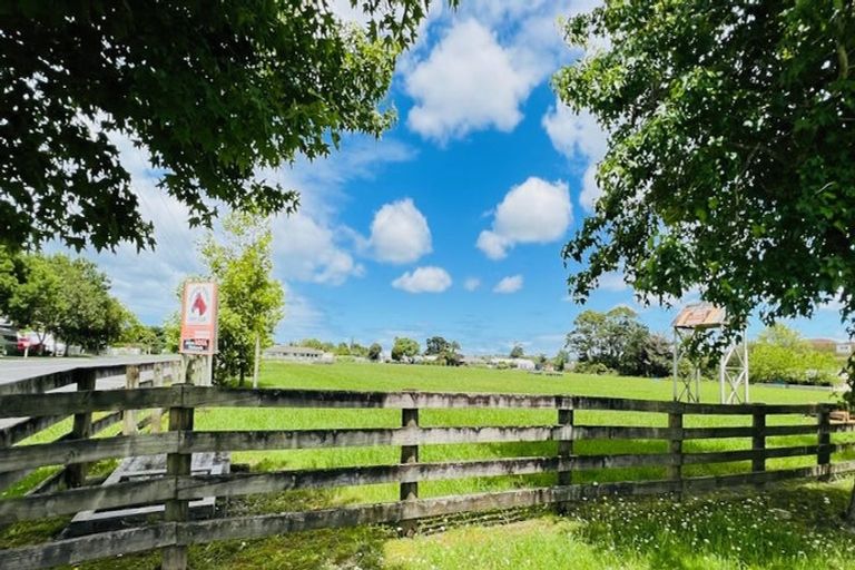 Photo of property in 1 Awanui Crescent, Matakana, 0985