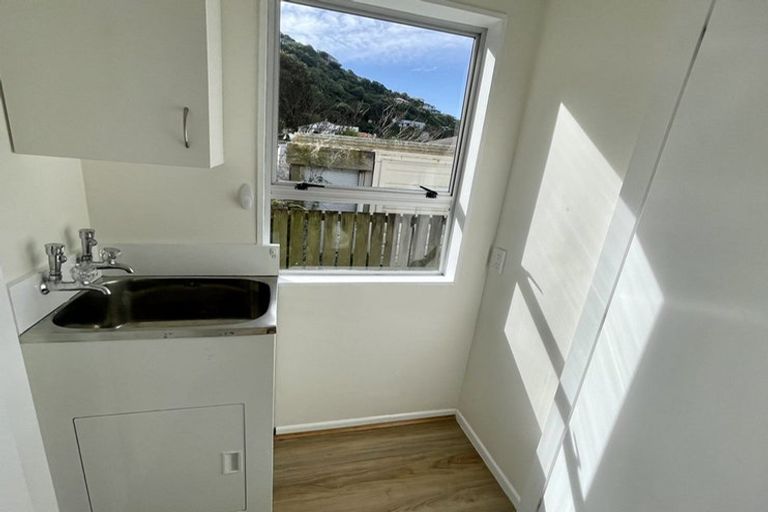 Photo of property in 190 Sutherland Road, Lyall Bay, Wellington, 6022