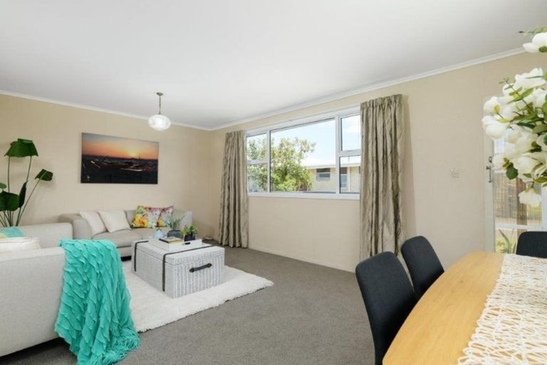 Photo of property in 2/92 Ngatai Road, Otumoetai, Tauranga, 3110