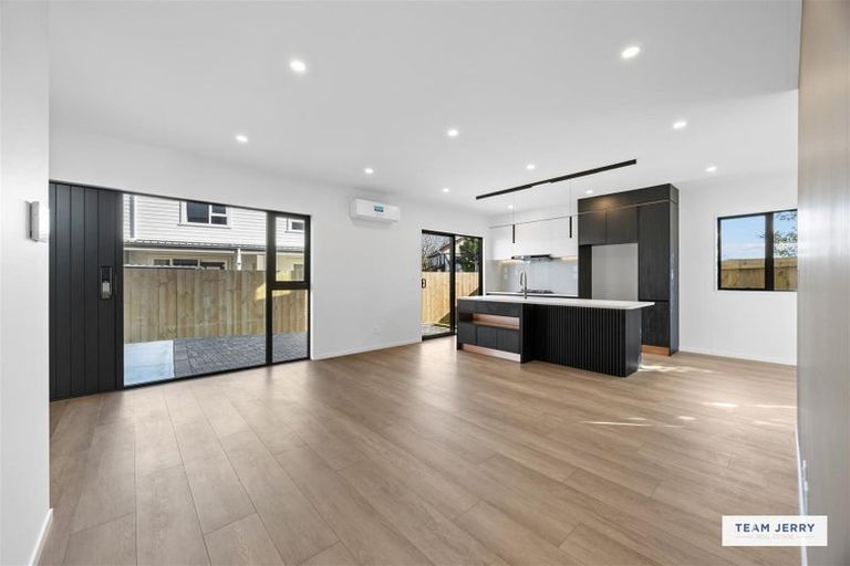 Photo of property in 339b Bucklands Beach Road, Bucklands Beach, Auckland, 2012